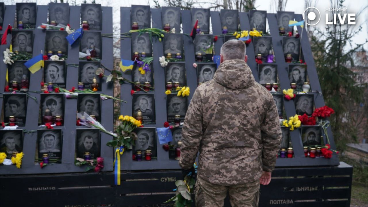 В Киеве чтят память погибших Героев Небесной Сотни - фото 7
