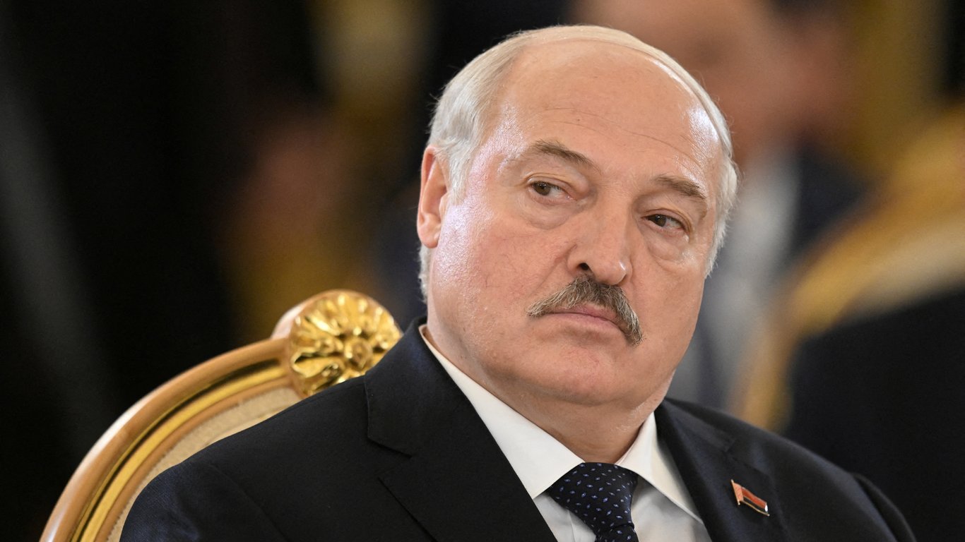 Лукашенко считает, что Украина должна была отдать Крым и Донбасс в аренду РФ