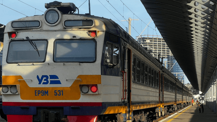 Росія обстріляла залізницю — які поїзди затримуються - 285x160