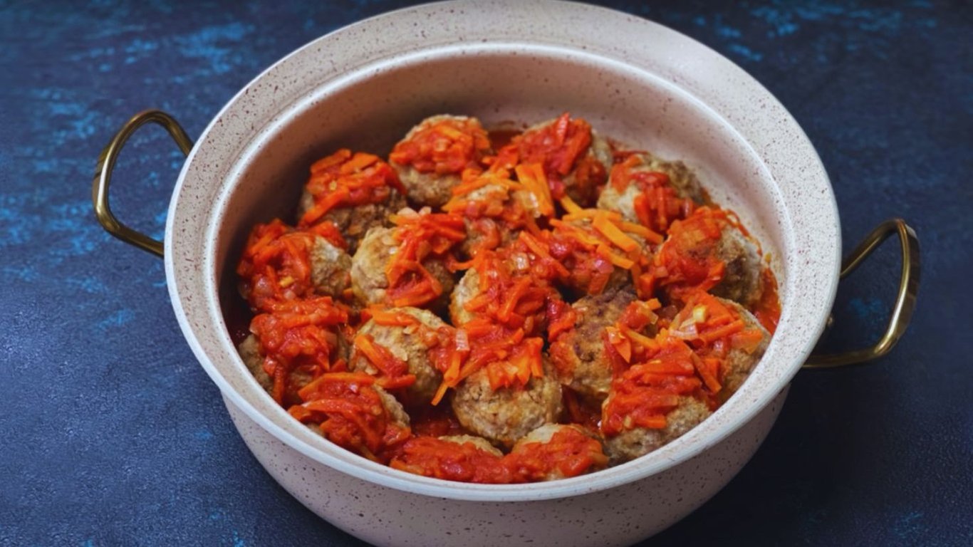 Смачні тефтелі у томатному соусі на вечерю за 30 хвилин – покроковий рецепт.
