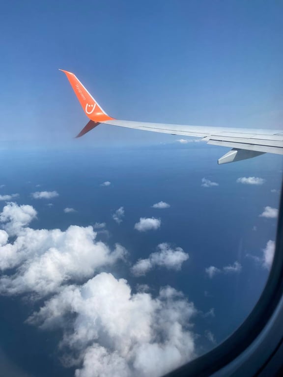 Українські стюардеси у воєнний час — як змінилася робота бортпровідниць під час війни - фото 3