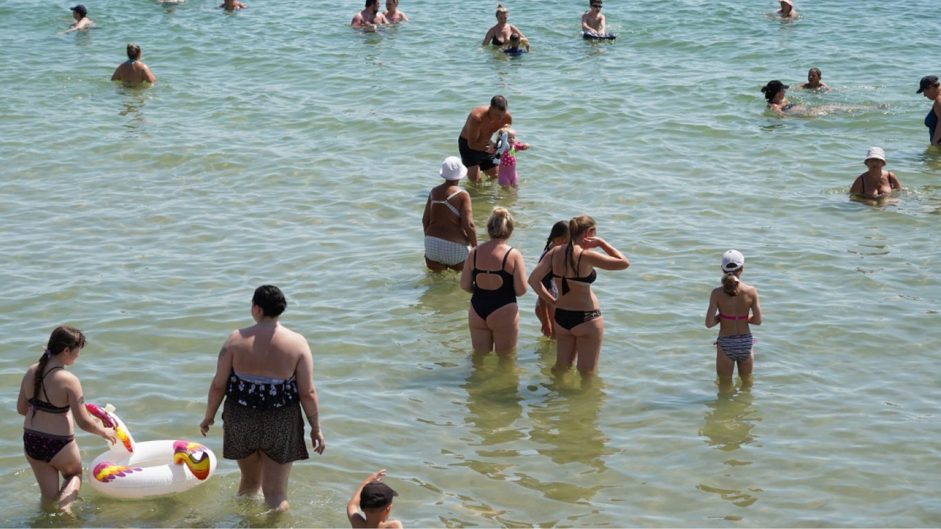 Спека не відступає: море в Одесы прогріється до 22 градусів