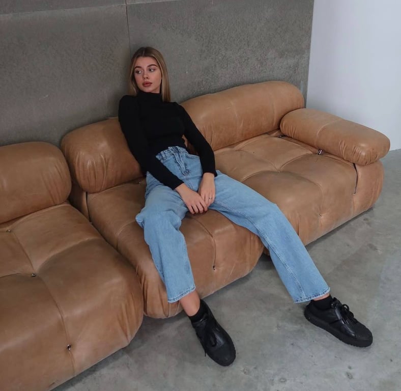 Прямые джинсы всегда в моде