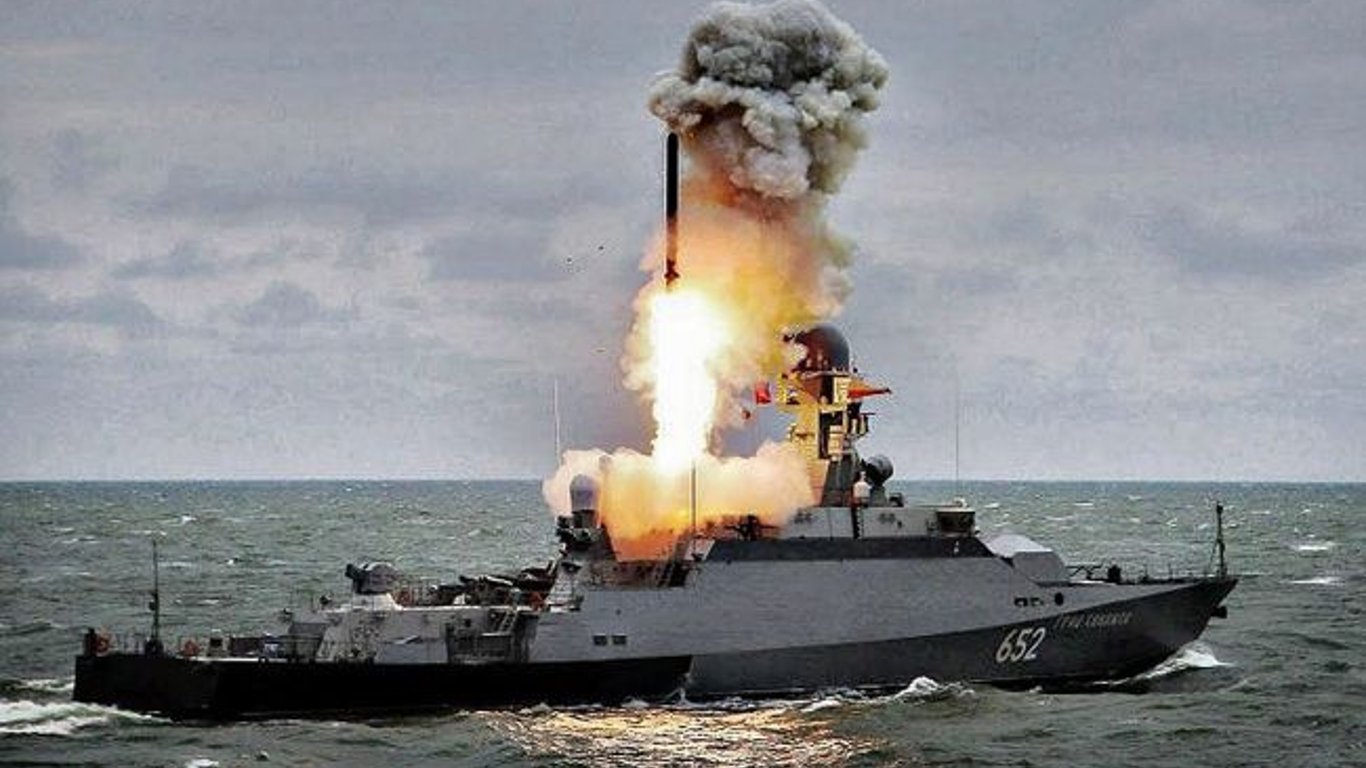 Количество вражеских ракетоносителей в Черном море увеличивается