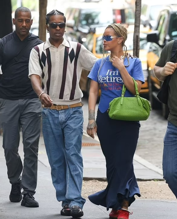 Ріанна прогулялася Нью-Йорком в компанії батька її дітей A$AP Rocky - фото 1