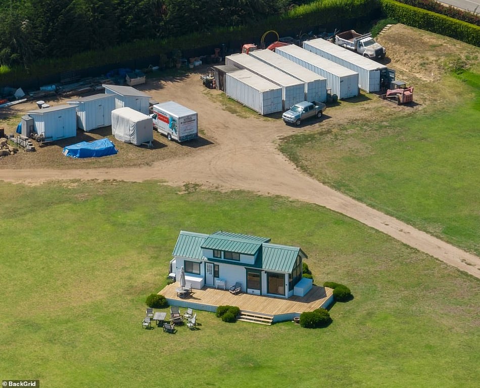 Экс-жена Кевина Костнера съехала из его имения в крошечный дом по соседству - фото 3