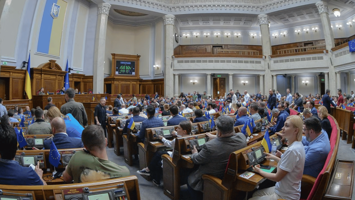 Рада проголосовала за увеличение налогов в первом чтении