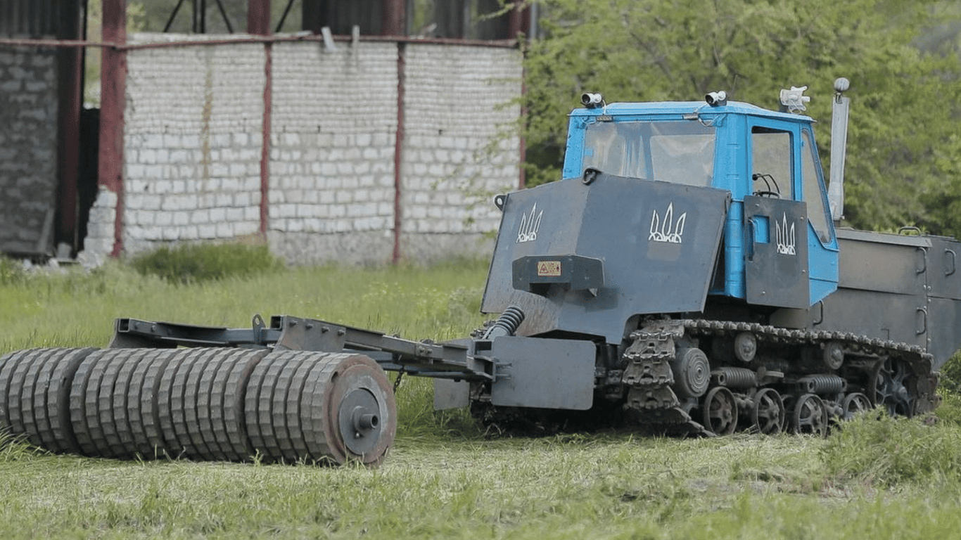 Способна обезвреживать 95% всех мин — в Харькове создали машину для разминирования