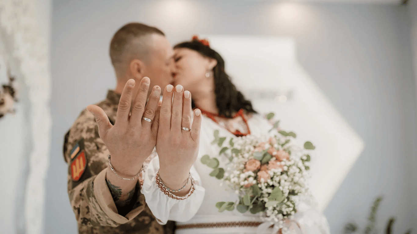 Як одружитися з військовим під час війни — юристи дали поради