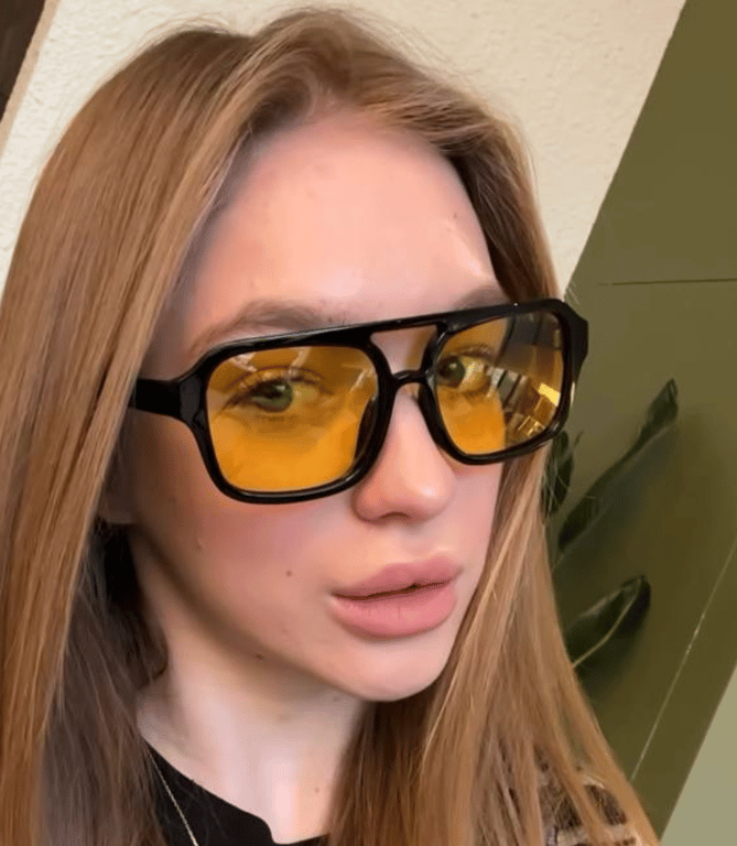 Retro glasses are now at the peak of popularity