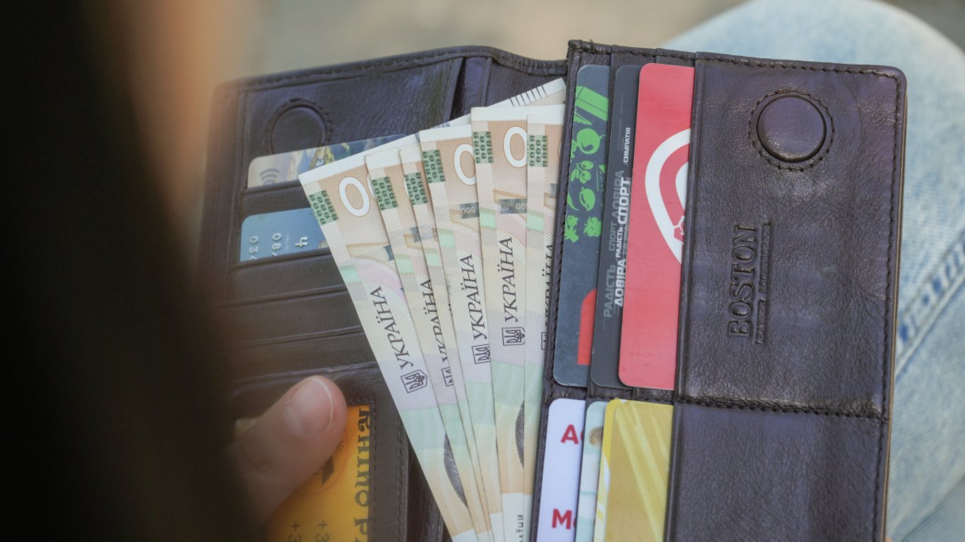 Некоторым учителям в Украине могут назначить надбавку 20% к зарплате