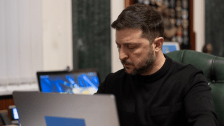 Зеленский рассказал о последствиях атаки РФ на пассажирский поезд - 290x166