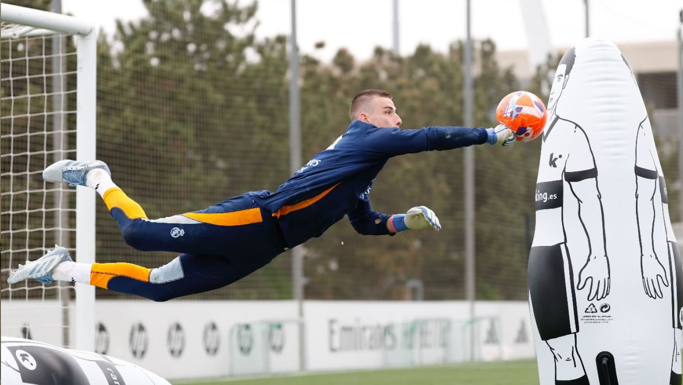 Андрей Лунин