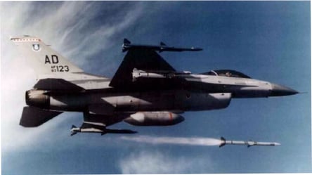 F-16 с AMRAAM могут уничтожить всю российскую авиацию, — полковник ВСУ - 285x160