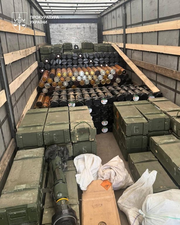 Незаконний збут озброєння та вибухівки