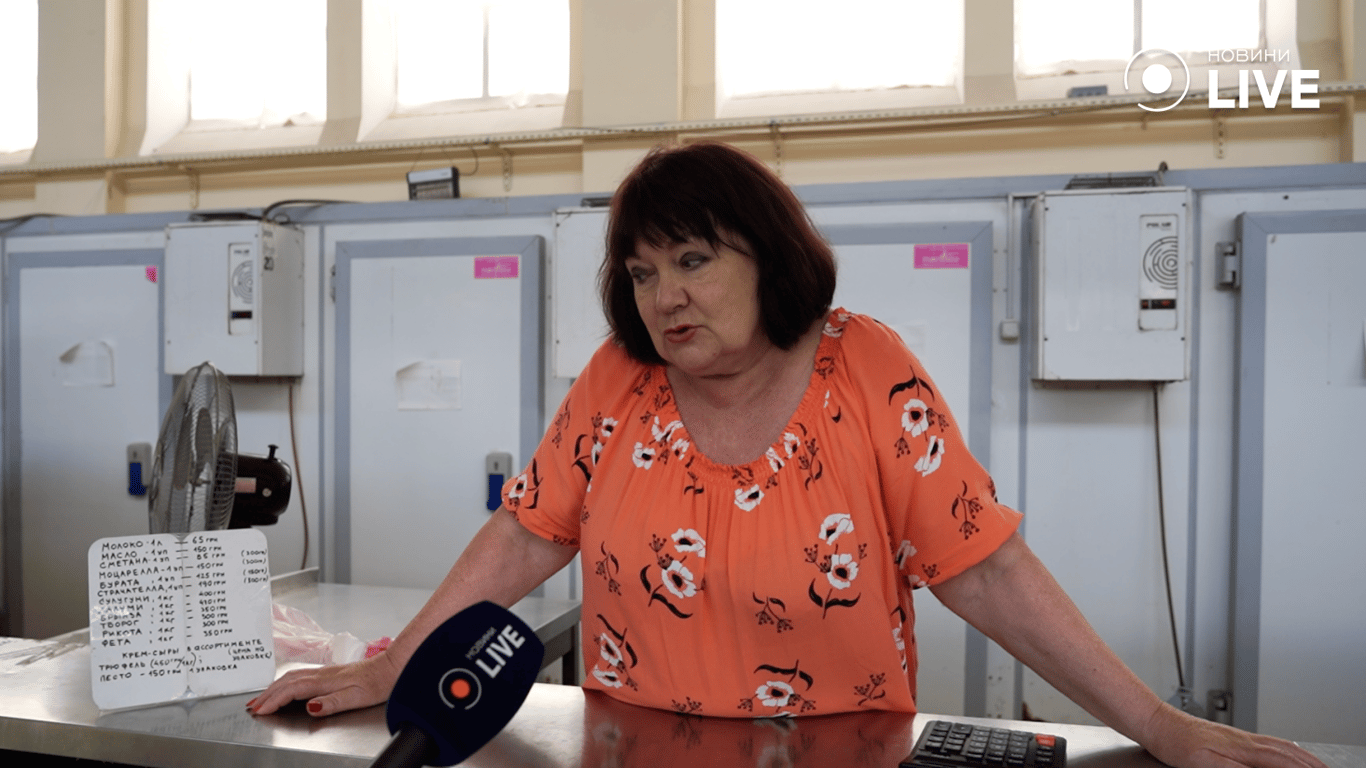 Продавчиня Тетяна про молочку продукцію
