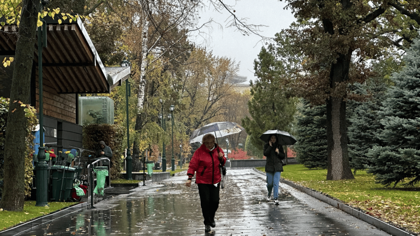 Дощ і до +11 °C: якою буде погода на Київщині у перший день листопада