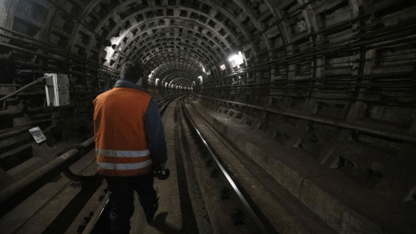 Эксперт объяснил, что стало основной причиной подтопления метро в Киеве