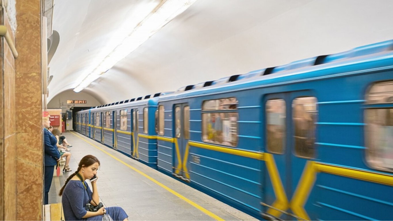 В метро Киева женщина попала под поезд