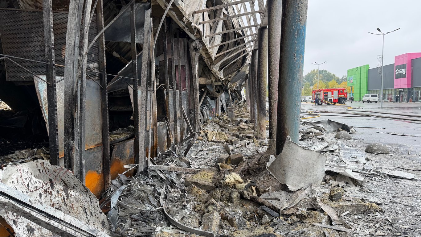 Російський удар 22 жовтня вщент зруйнував гіпермаркет 