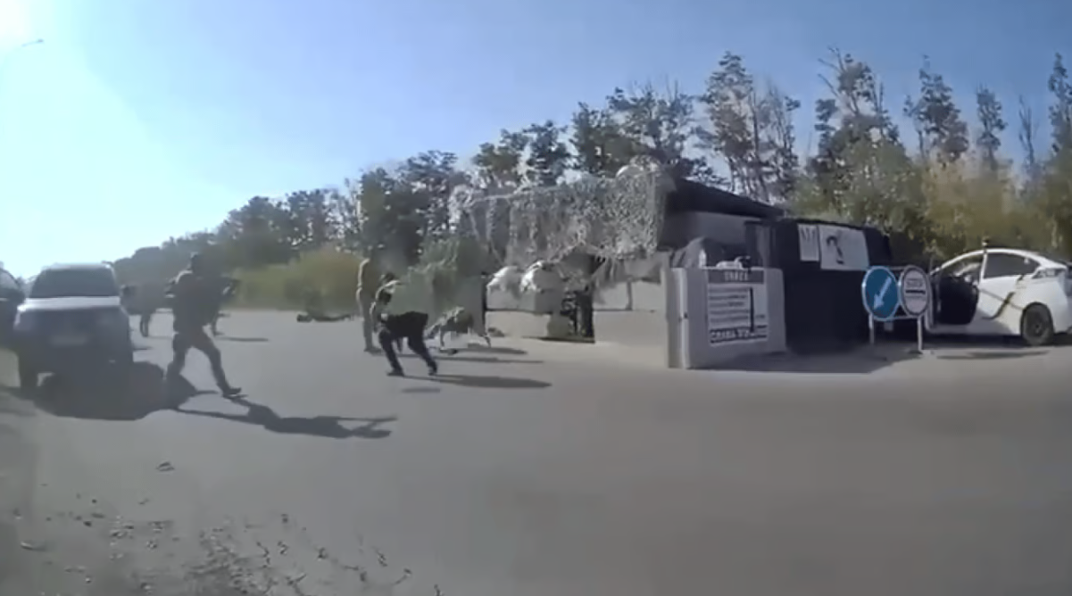 Конфликт на блокпосте в Харькове. Фото: скриншот