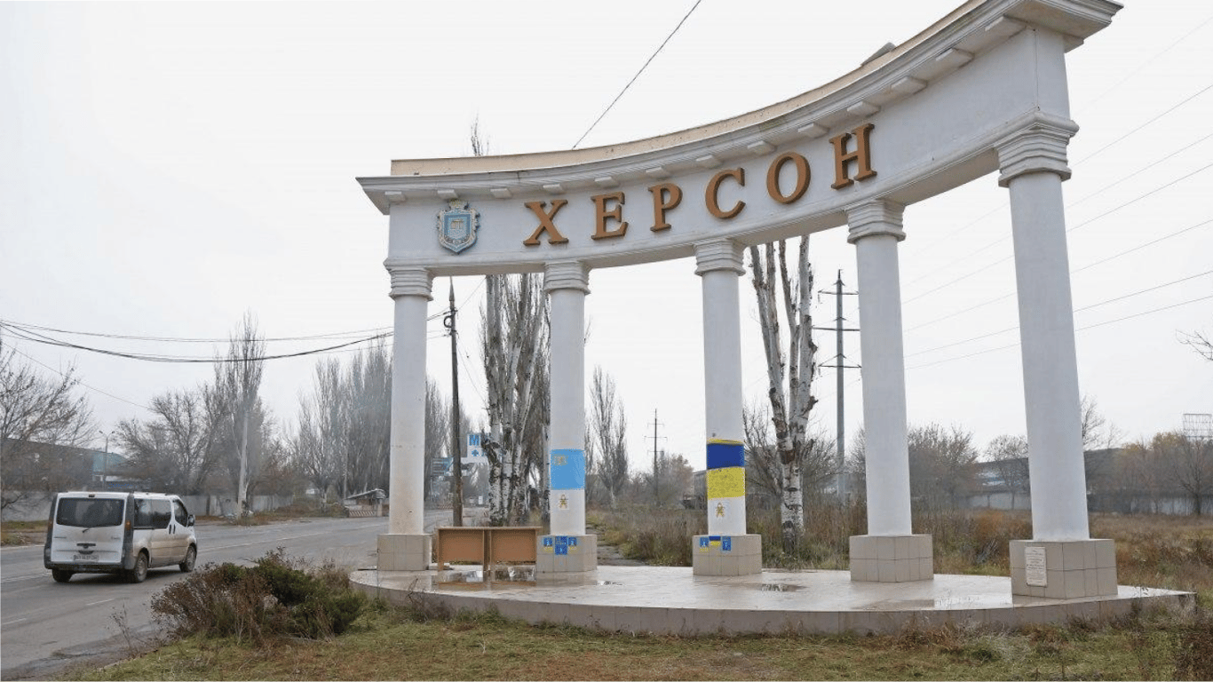 Контрнаступление ВСУ: оккупанты бегут из Херсона в Крым
