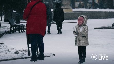 Счастливые и беззаботные: как одесситы реагируют на первый снег в году - 285x160
