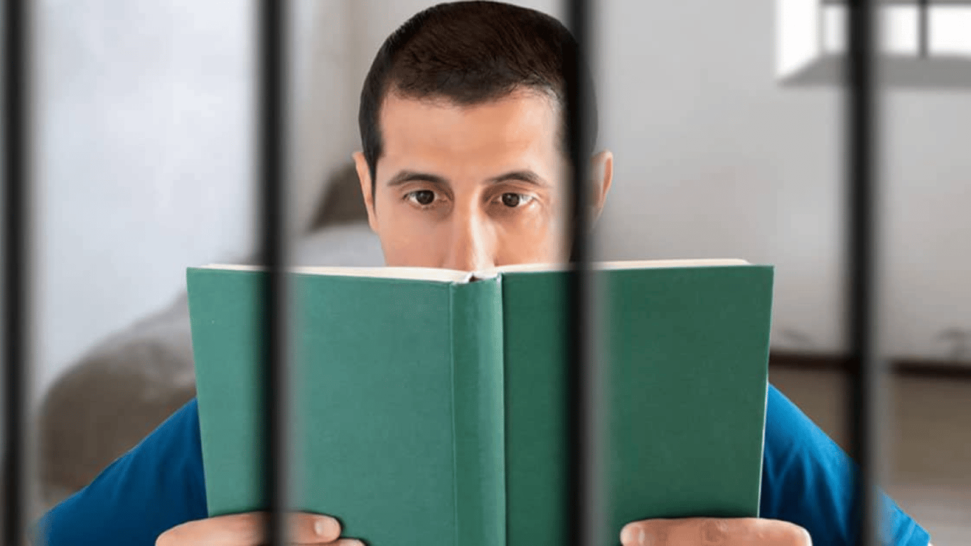 Депутат Гривко назвав "правильні" книги, які мають читати ув'язнені