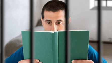 Депутат Гривко назвал "правильные" книги, которые должны читать заключенные - 285x160