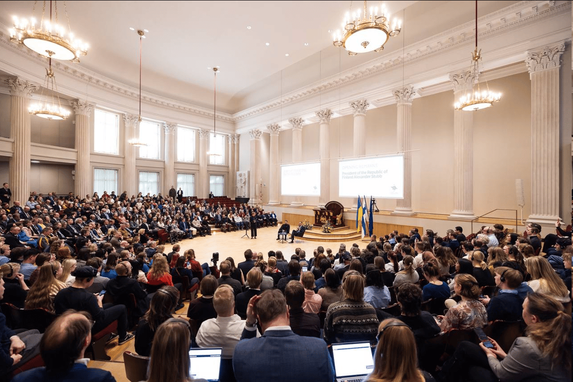 Зеленський поспілкувався зі студентами університетів Фінляндії - фото 4