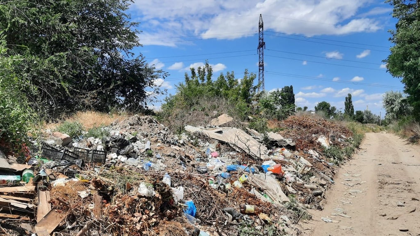 Є загроза екологічної катастрофи — РФ на окупованих територіях створює звалища для сміття