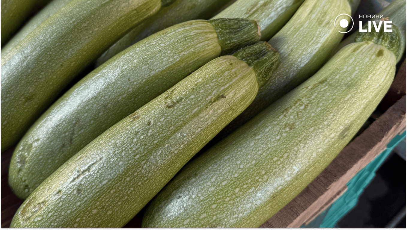 Весняний базар в Одесі: скільки коштують огірки та полуниця - фото 2