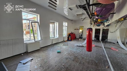 Сліди крові та вибиті вікна — на Харківщині російська бомба впала біля спортклубу - 290x166