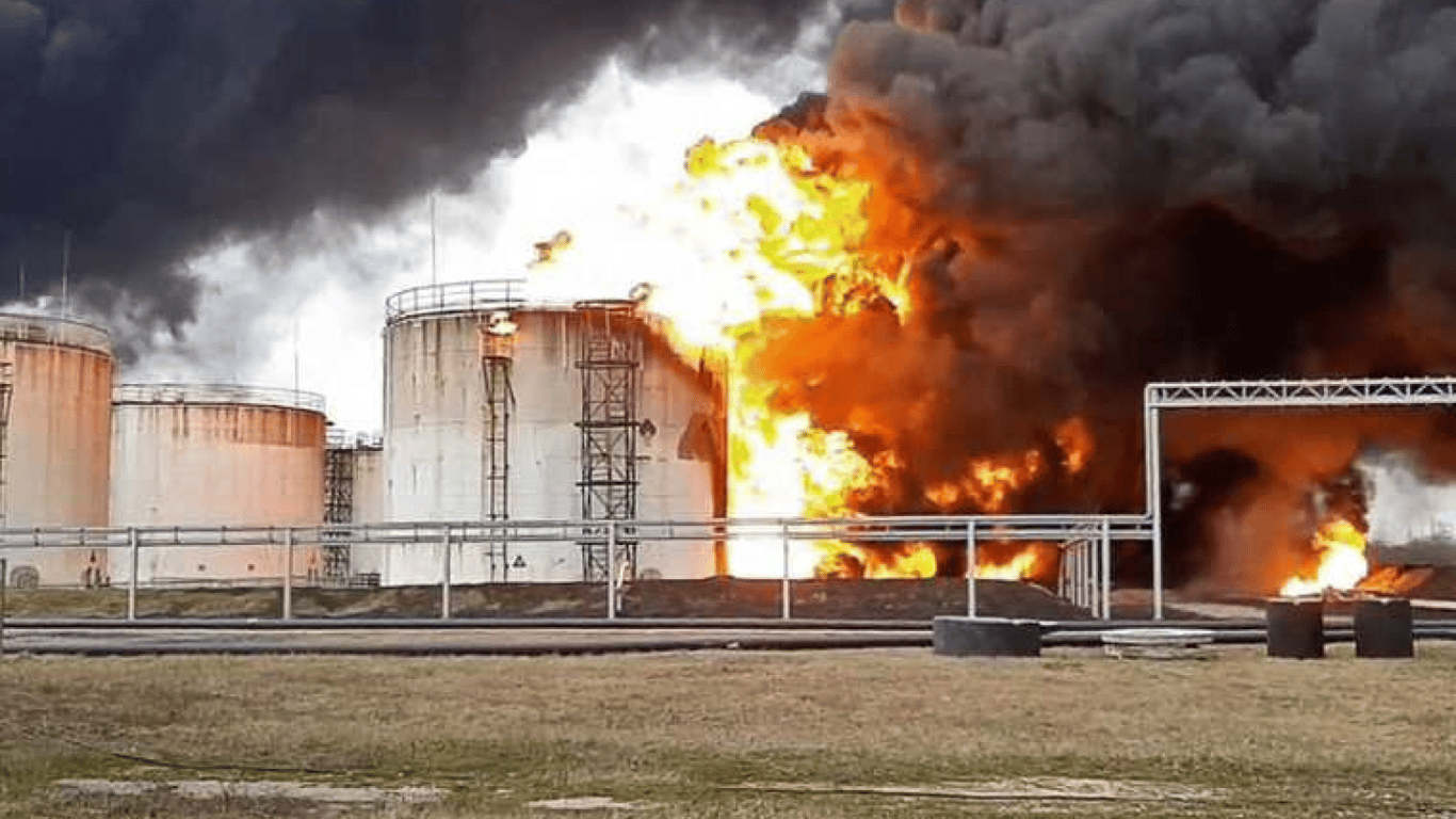 В Белгородской области горит нефтебаза