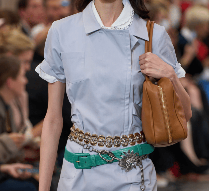 Ланцюжок на талії зроблять образ особливим