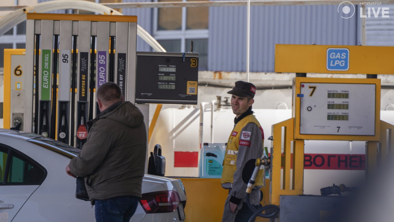 Ціни на АЗС — українців попередили про різке подорожчання пального навесні