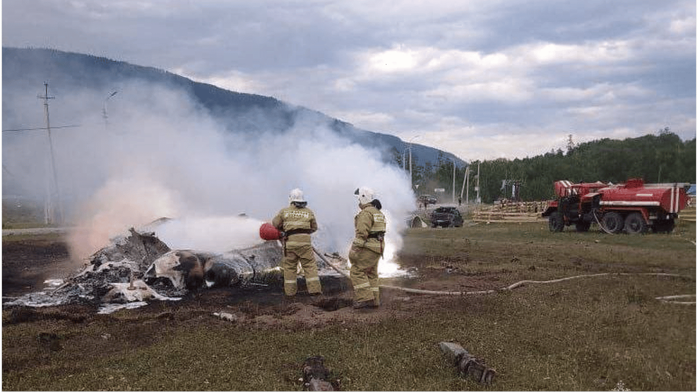 У російському Алтаї впав вертоліт: перші фото з місця аварії