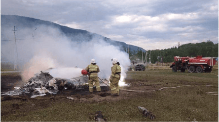 В российском Алтае упал вертолет: первые фото с места аварии - 285x160