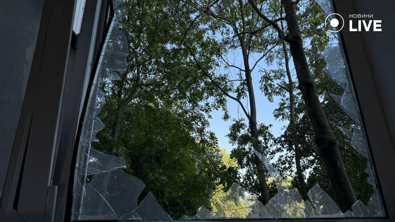 Дрон влучив у будинок в Одесі — фото наслідків атаки на ранок - фото 7