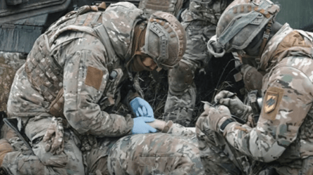 "Азову" потрібні бойові медики — платять гарні гроші - 285x160