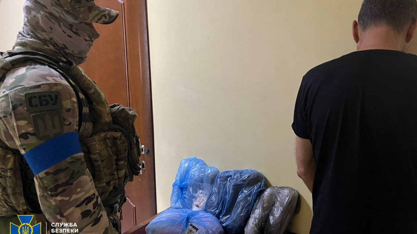На Одещині СБУ затримала наркокур'єра з "товаром" на півтора мільйона