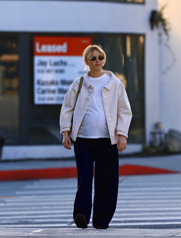 Лоуренс обирає не лише стильний, але і зручний одяг