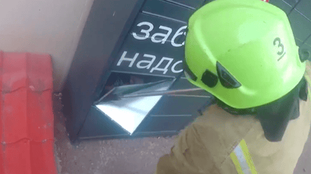 В Ровно 15-летняя девочка застряла в почтомате: видео спасения - 285x160