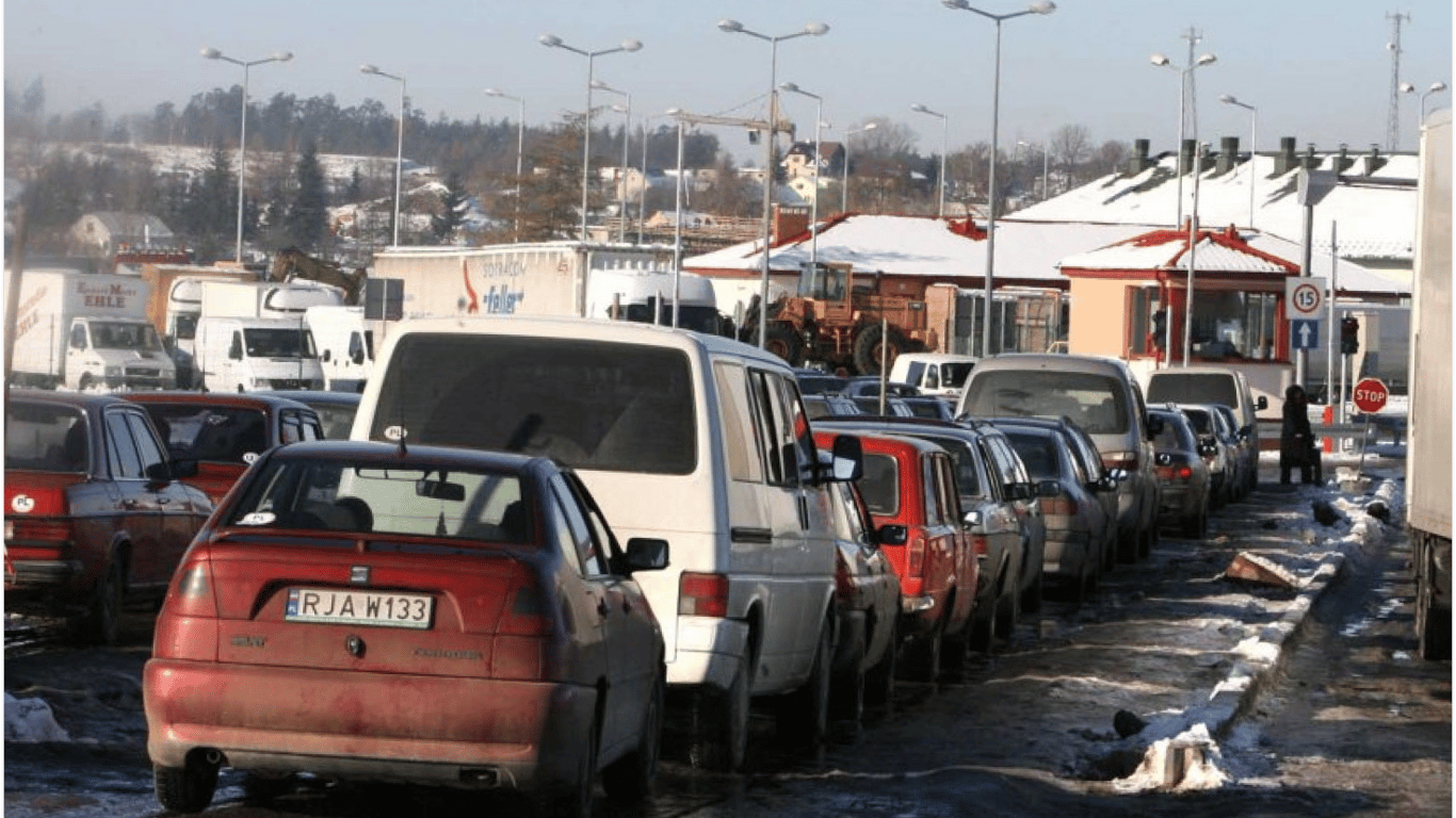 Черги на кордоні з Польщею ввечері 21 грудня — скільки авто зафіксовано