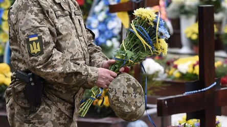 В Украине возникла правовая коллизия с возвращением выплат семьям воинов - 290x160