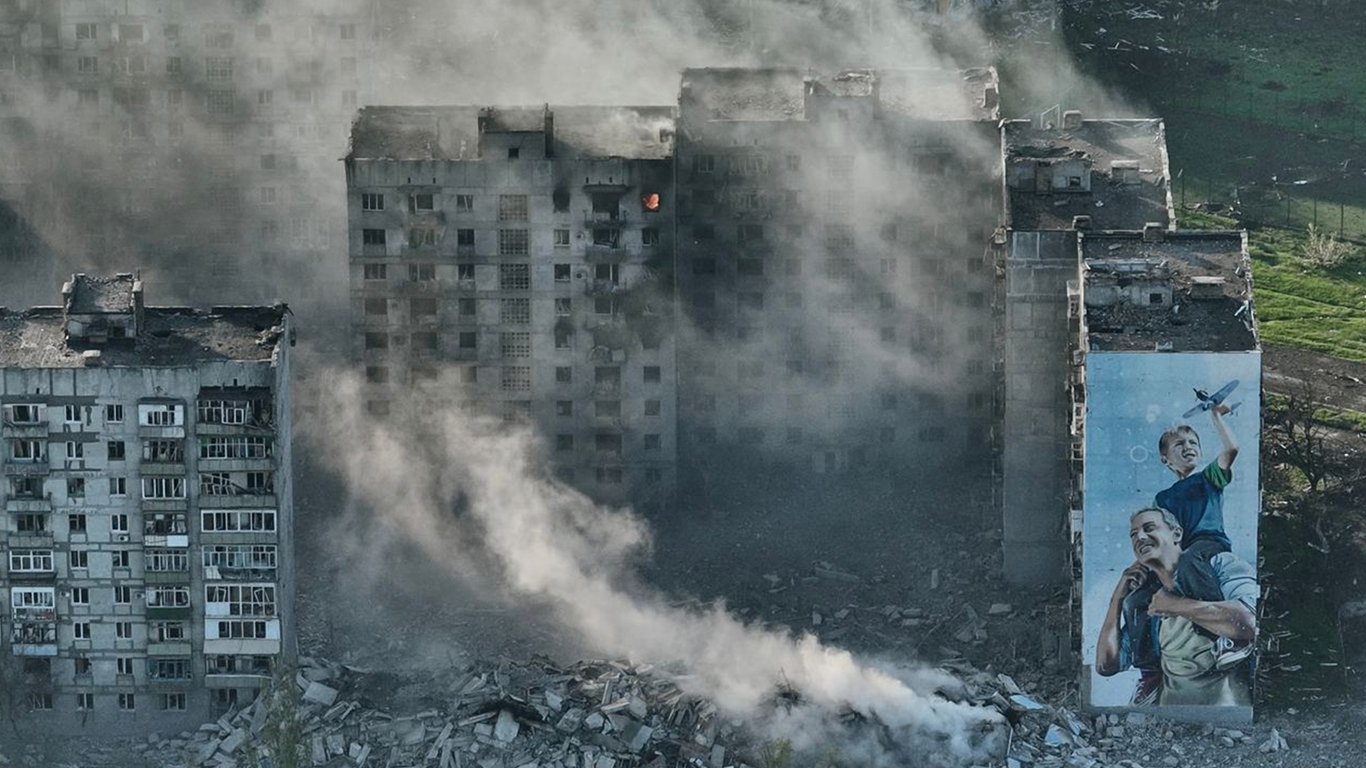 Зеленський опублікував кадри будівель, які понівечив ворог