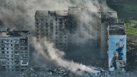 Зеленський опублікував кадри будівель, які понівечив ворог - 285x160