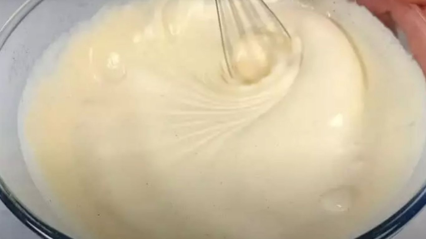 паска без дріжджів навіть місити не потрібно, м'яка, волога та солодка