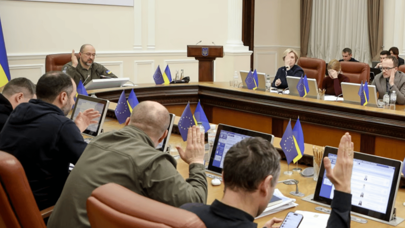 Кабмин принял решение о "слиянии" крупнейших учреждений высшего образования в Украине