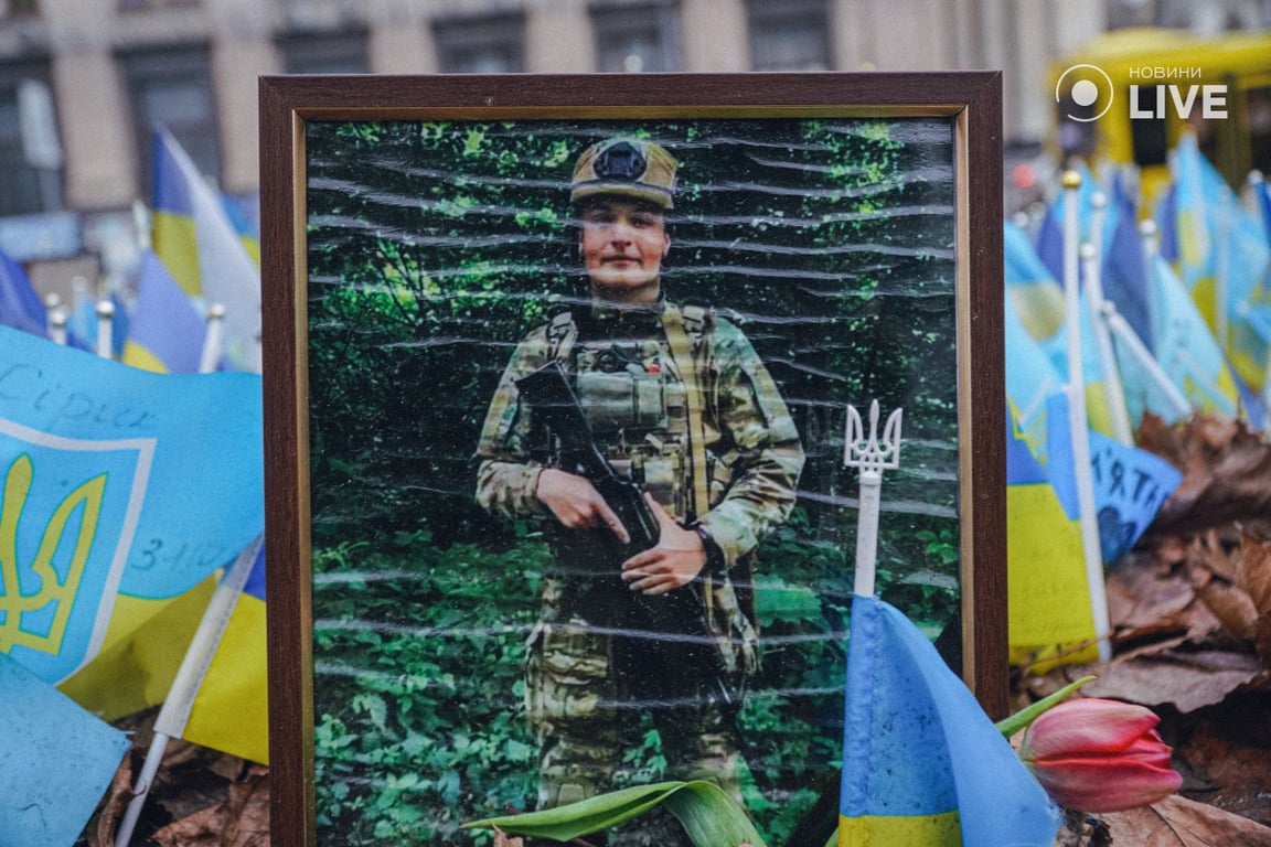 Ціна свободи, або скільки їх у землі — про що нам кажуть прапори на Майдані - фото 13